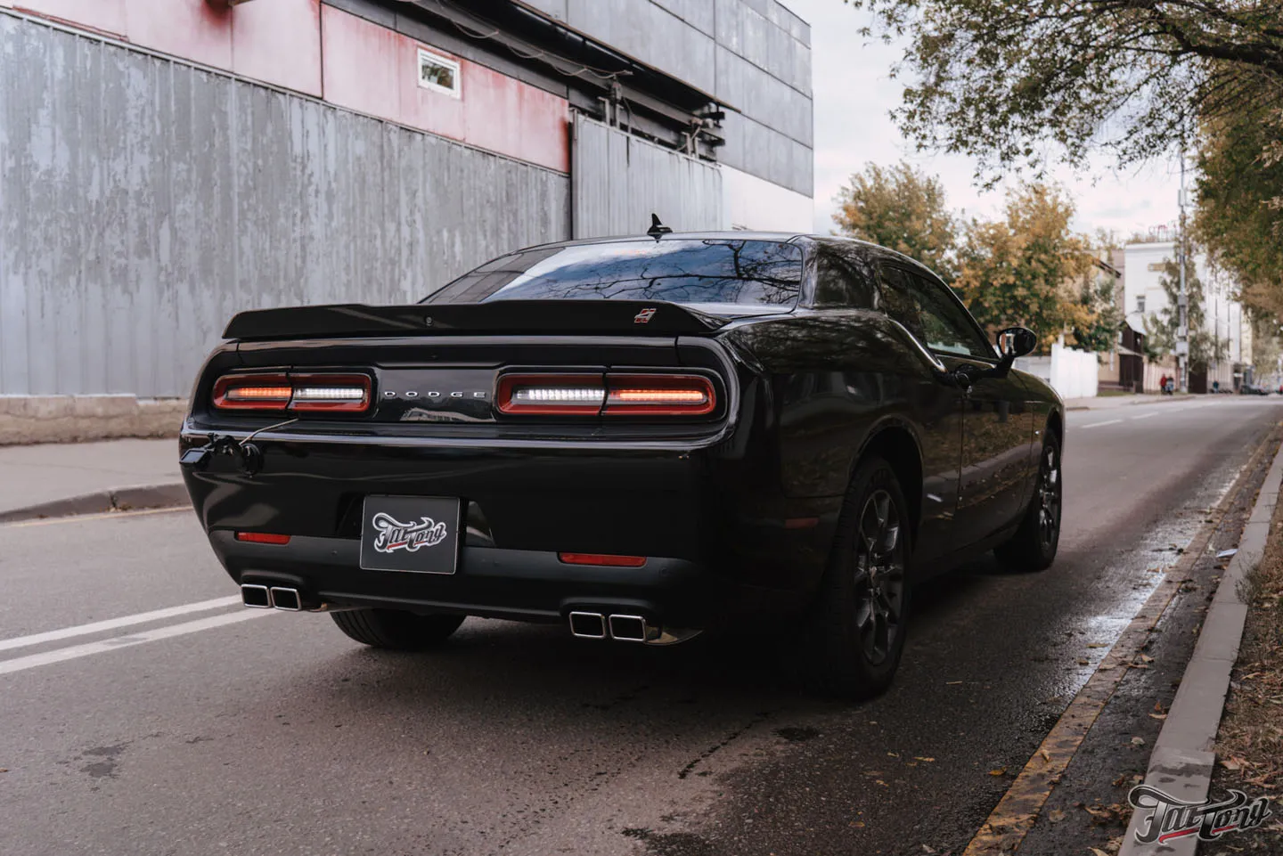 Новая выхлопная система с двумя режимами громкости на Dodge Challenger 3.6. Потратили на кнопку переключения режимов 5 дней!